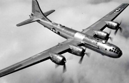 查尔斯 斯韦尼二战期间唯一一位参加了两次对日本原子弹轰炸的飞行员